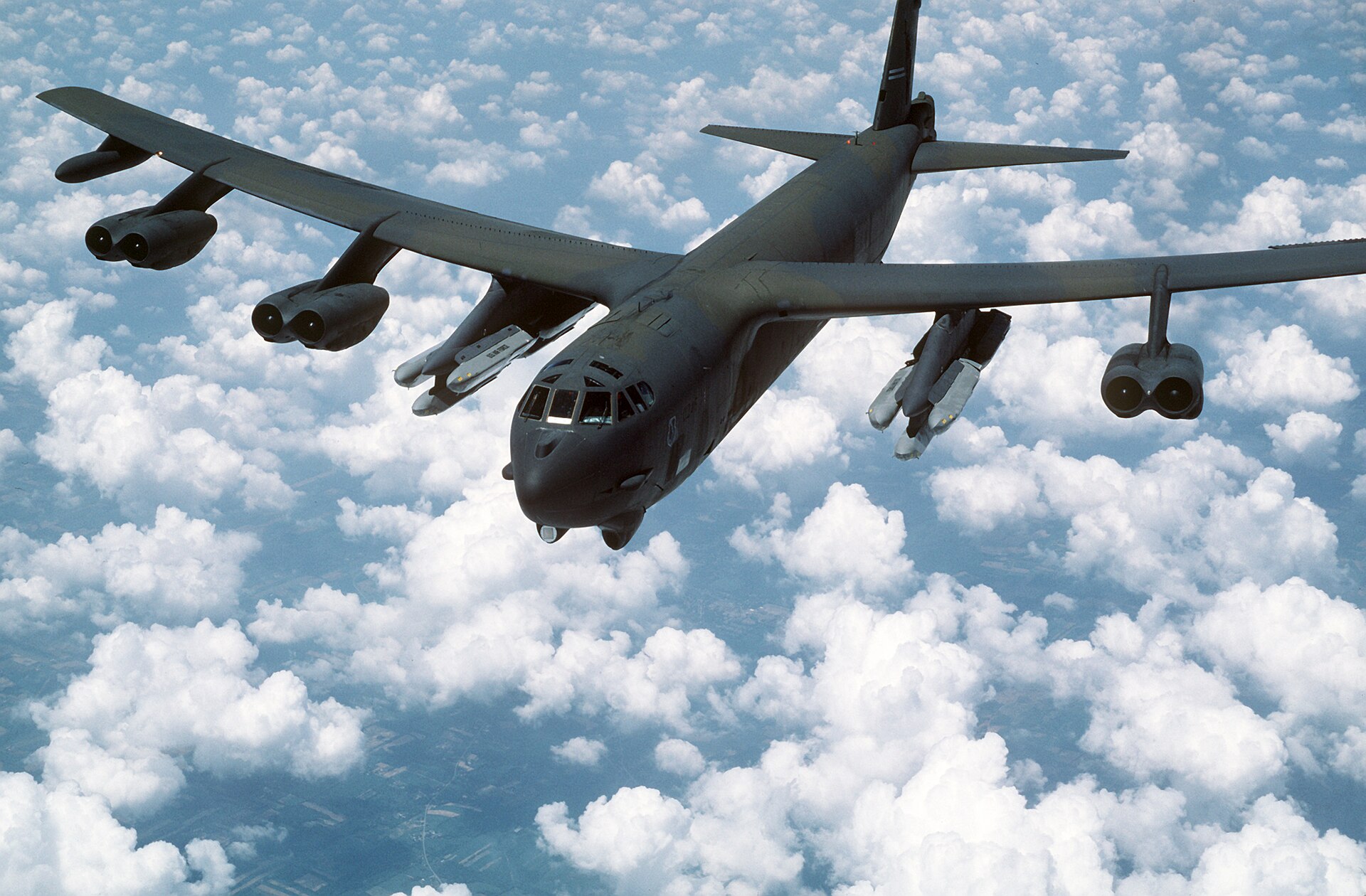 A B-52G Stratofortress loaded with AGM-86B air-launched cruise missiles