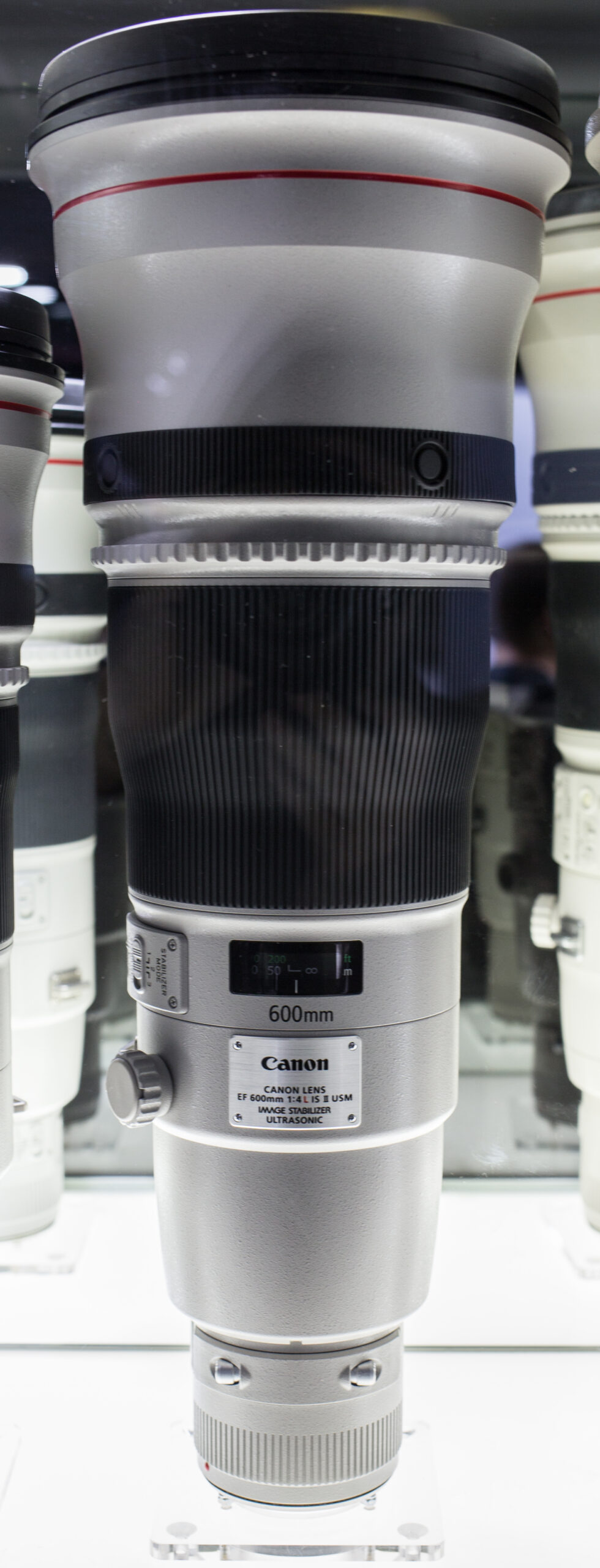 Canon 600mm f4 super telephoto prime lens for aviation