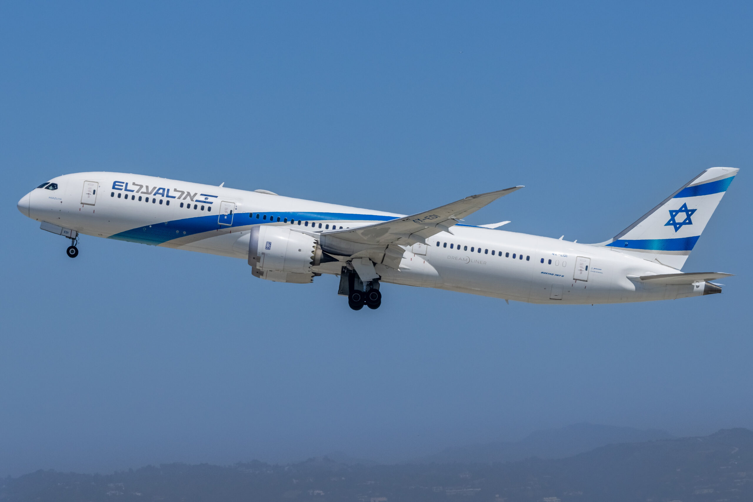 El Al airliner in blue livery at Los Angeles