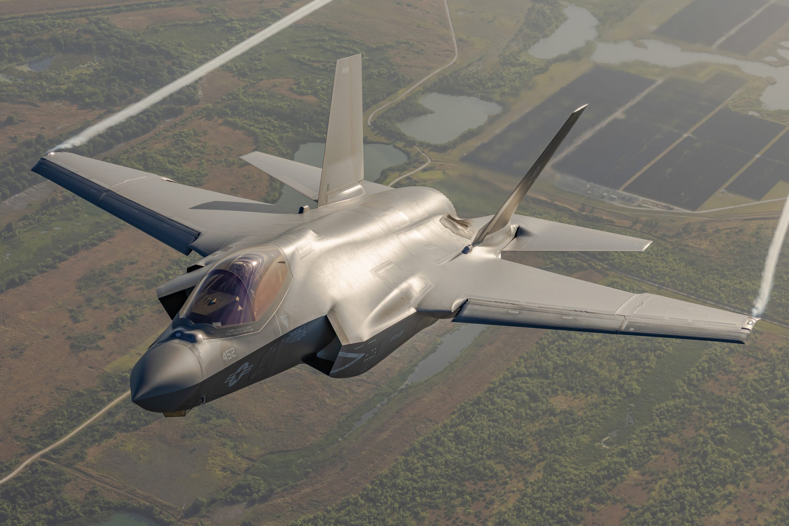 US Navy F-35C Lightning II seen from overhead with vapour trailing from the wingtips