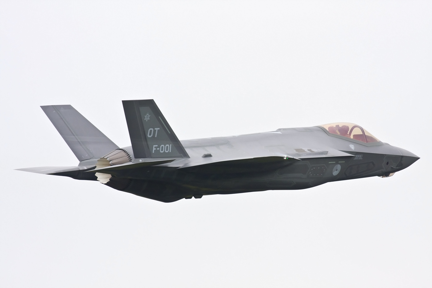 F-35A displaying on a rainy day at an airshow