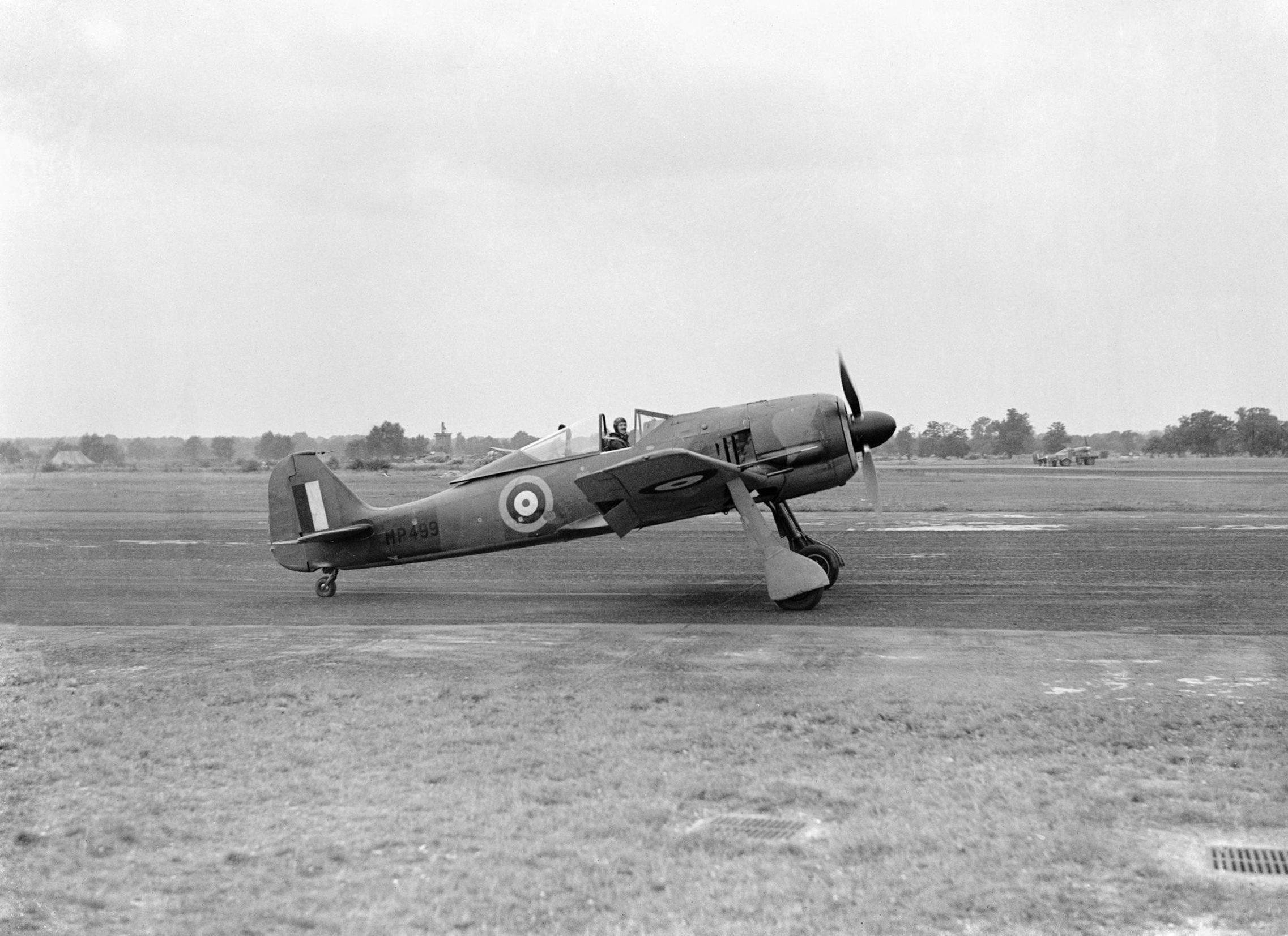 Armin Faber's captured Focke-Wulf Fw 190A-3 in RAF markings at the Royal Aircraft Establishment, Farnborough, August 1942