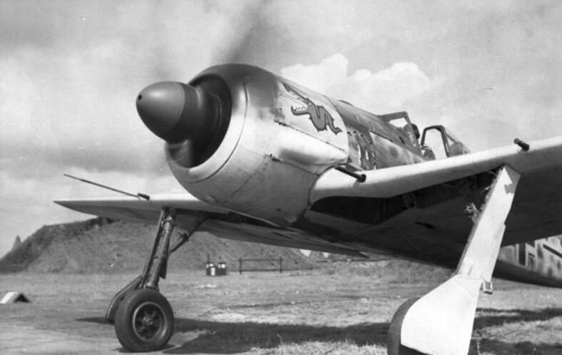 Focke-Wulf Fw 190 A running its BMW 801 radial engine on an airfield