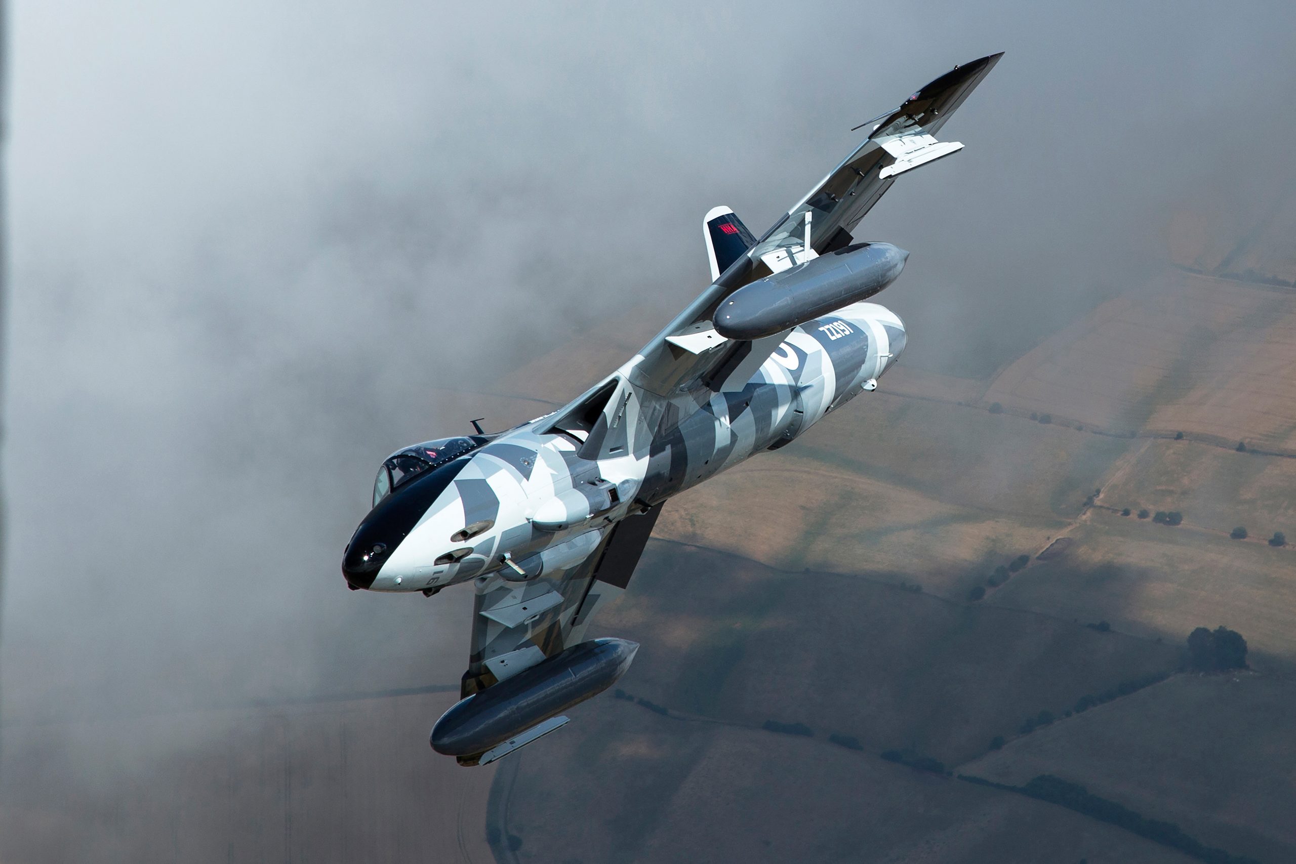 Hawker Hunter F58 ZZ191 pulling up towards cloud