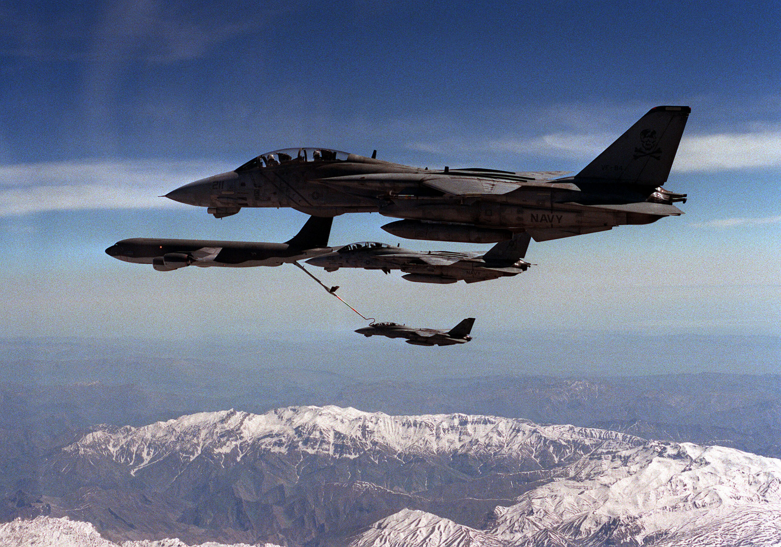 KC-135R Stratotanker refuelling F-14A Tomcats of VF-41 and VF-84 during Operation Desert Storm