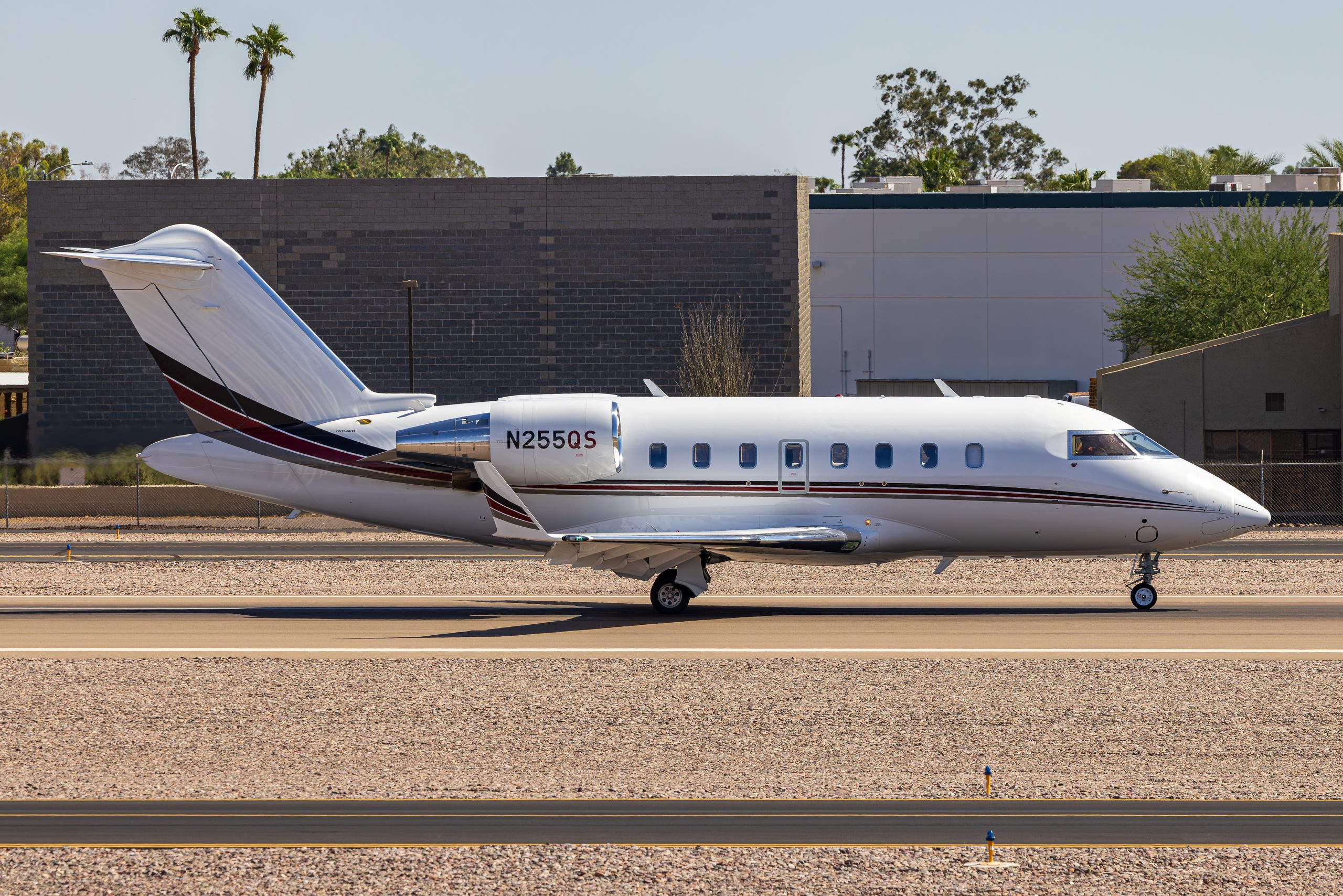 NetJets Challenger 650 N255QS at Scottsdale