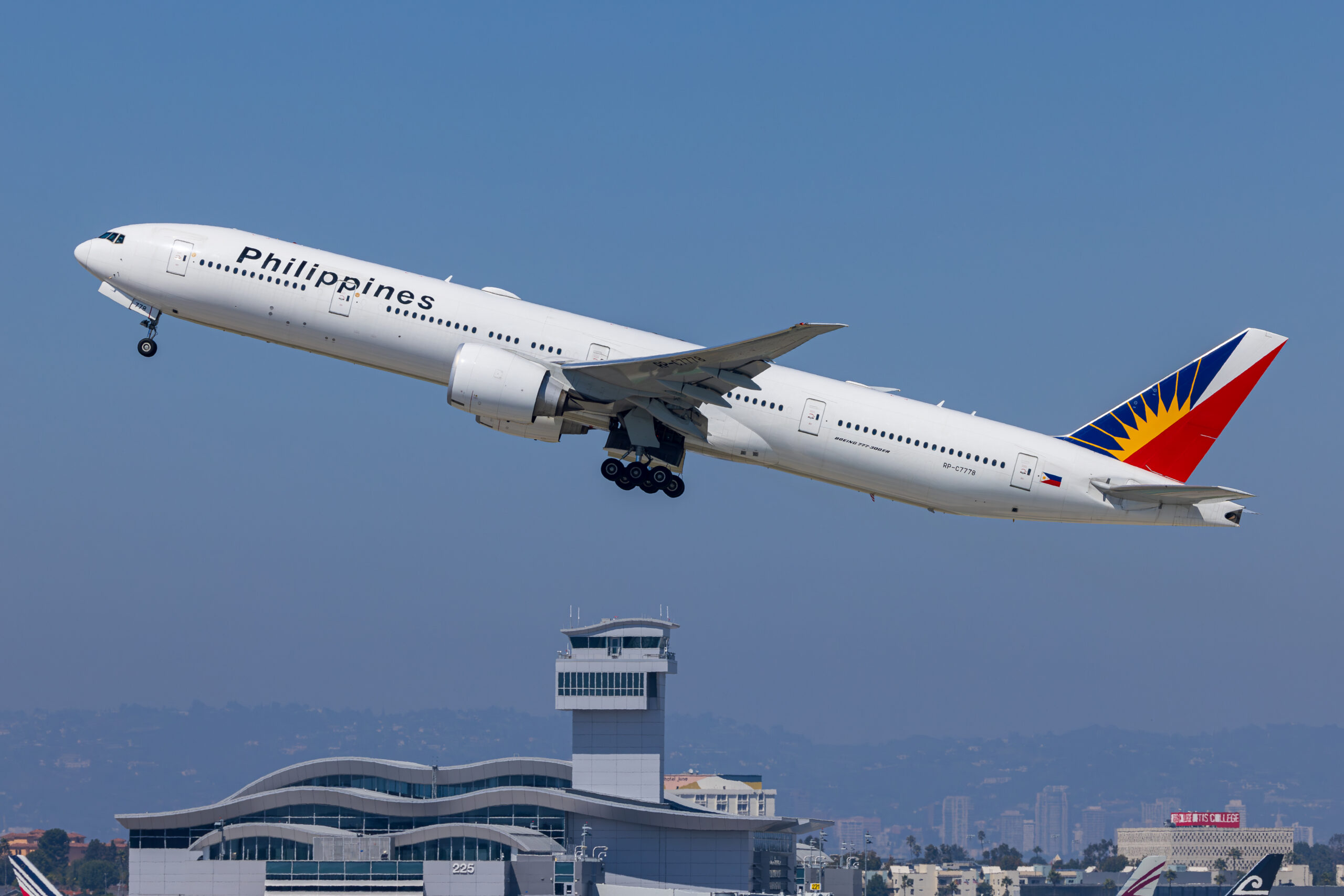Philippine Airlines Boeing 777-300ER RP-C7778 climbing out of Los Angeles International