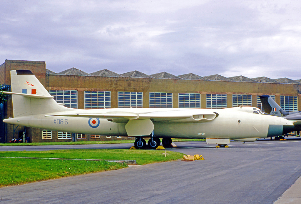White Vickers Valiant BK.1 XD816 of 214 Squadron at Abingdon in 1968