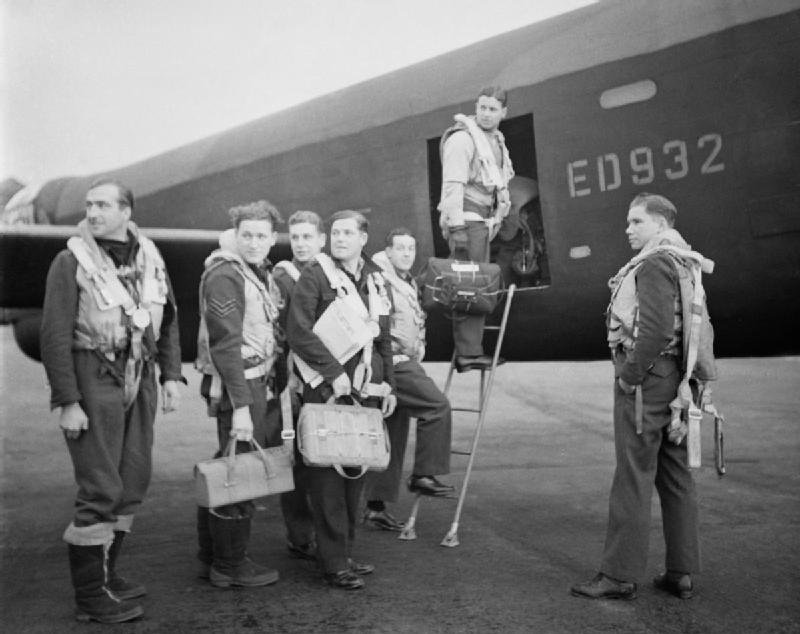 Guy Gibson and his crew board their Lancaster at Scampton for the Dams Raid, 16 May 1943