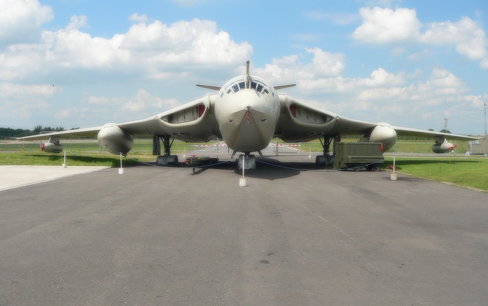 Handley Page Victor K2 XL231 head on at Elvington with refuelling pods under the wings