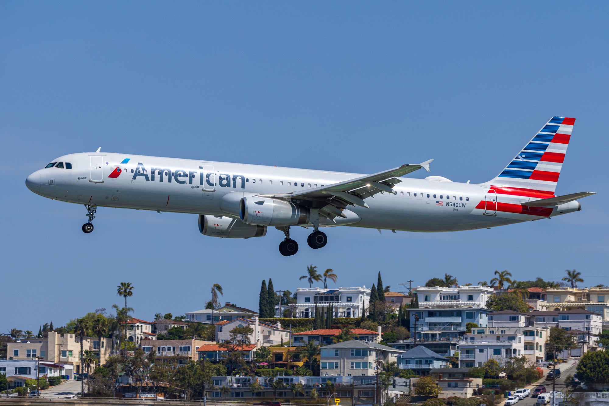American Airlines Airbus A321 N540UW on approach to San Diego over Loma Portal