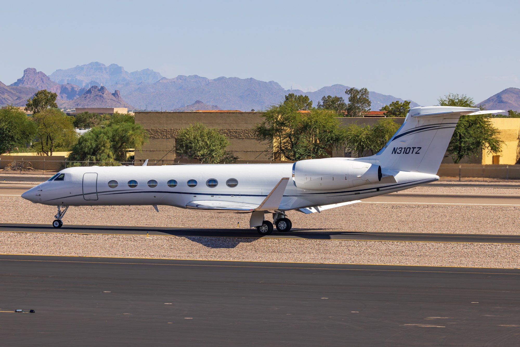 Gulfstream N310TZ on the taxiway at Scottsdale with mountain ranges layered behind